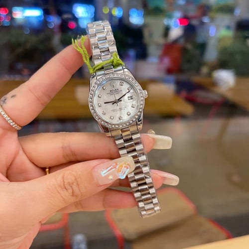 ساعة رولكس ذهبي