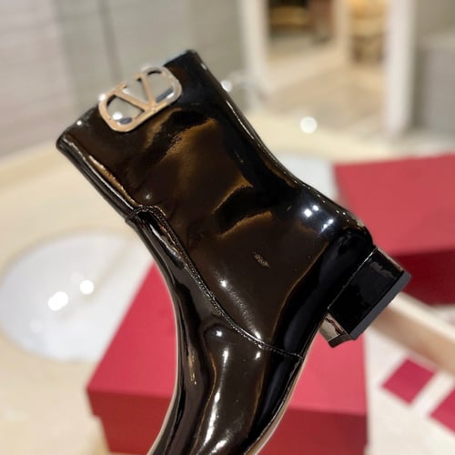 بوت ڤالنتينو 4بعدة الالوان