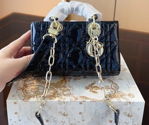 حقيبة dior صغيرة بعدة ألوان