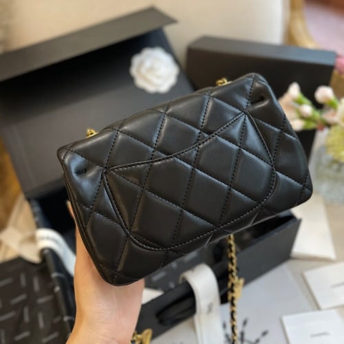 شنطة شانيل بسلسلة ذهبية