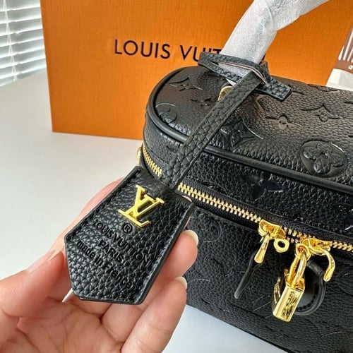 شنطه LV