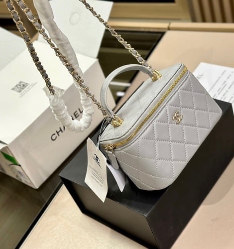 حقيبة شانيل بمقبض علوي/ صغيرة عدة الوان