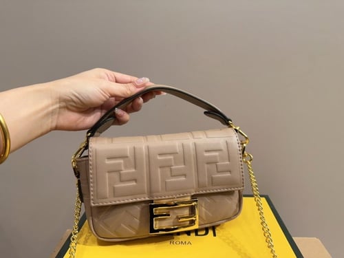 حقيبة فندي | الوان متعدده