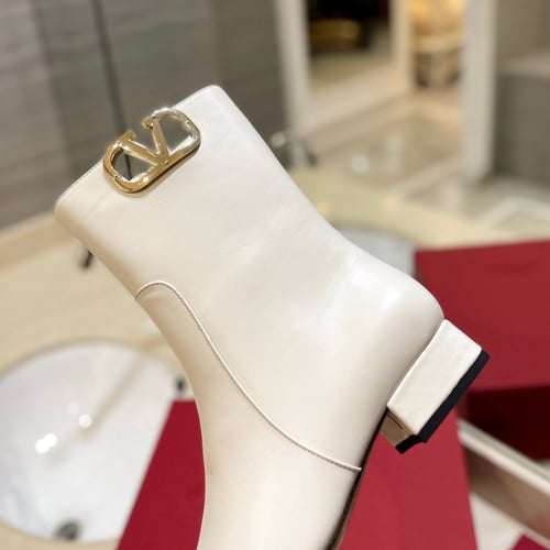 بوت ڤالنتينو 4بعدة الالوان