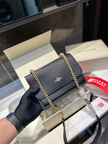 حقيبة كوتش أسود كامل