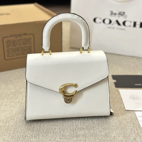 حقيبة كوتش بعده الوان