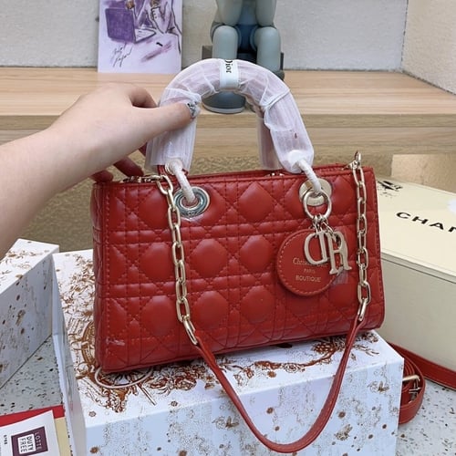 شنطه ديور بعده الوان