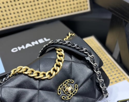 حقيبة شانيل/ ستراب فضي وذهبي