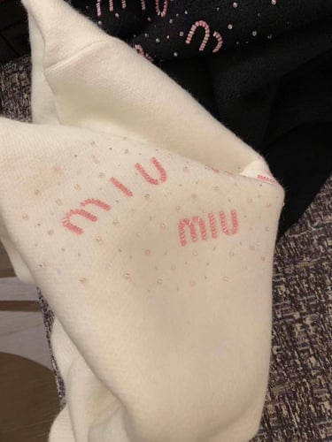 كنزة miumiu بلونين