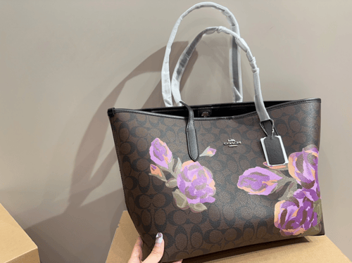 حقيبة كوتش كبيرة موردة