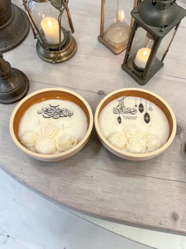 شمعه عطريه بوعاء فخار ( العباره حسب الطلب) ( السعر...