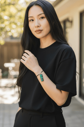 تعليقات واقراط براقه باللون الاسود