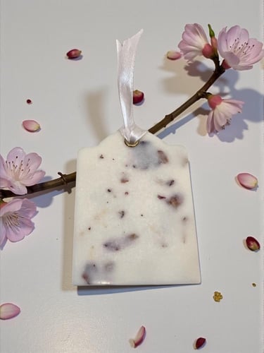 تاقت عطريه ( السعر للحبه )