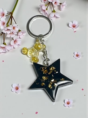 ميدالية الحروف بورق ( الذهب ، الفضه ) ( جميع الحرو...