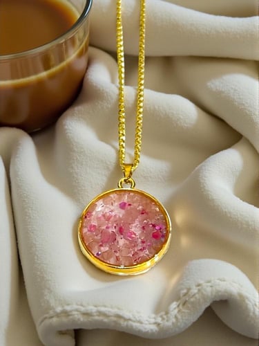 تعليقات و سلاسل الاحجار