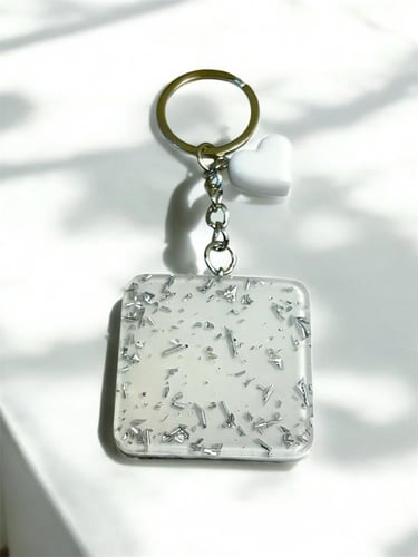 ميدالية ريزن مربعة الشكل بشعار سياره