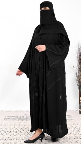 عباية كم اماراتي محدده بقيطان