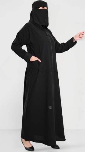 عباية كتف سوداء بجيوب خارجية وكم مقلوب