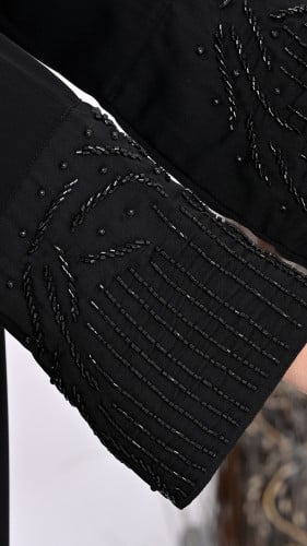 عباية بأكمام مطرزة بقماش صالونة