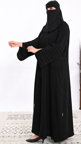 عباية كتف سوداء بكم مفتوح وكسرات