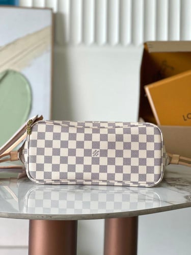 توت باق LV 29cm