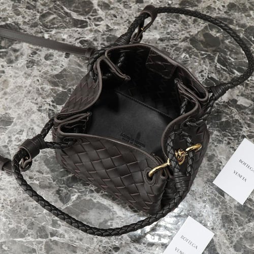 شنطة بوتيقا بني