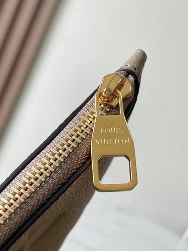 توت باق LV 29cm