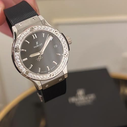 ساعة هوبلو مقاس ٣٣