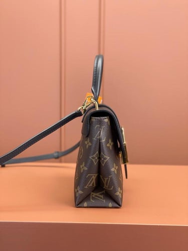 شنطة ال في 20cm