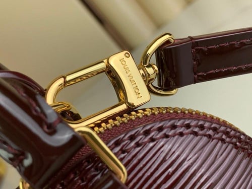 شنطة ال في عنابي 18cm