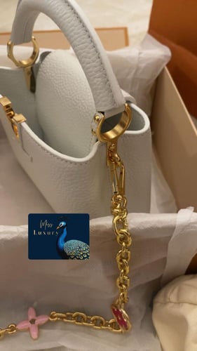 شنطة ال في ابيض