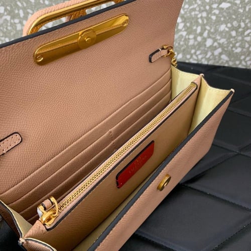 شنطة فالنتينو