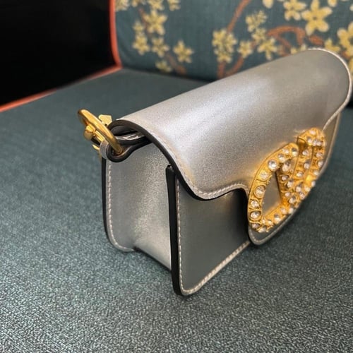 شنطة فالنتينو