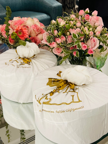 تغليف هدية مع كرت اهداء