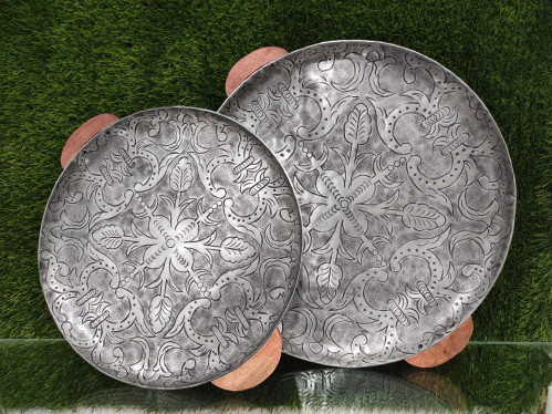 صواني نحاس لون فضي معتق نقش يدوي بحجمين قطر 50 سم...