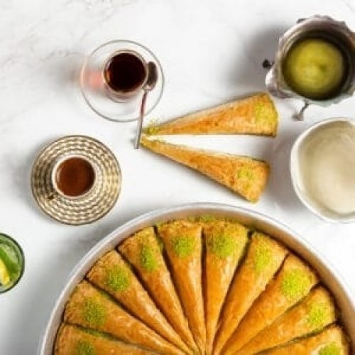 صينية بقلاوة جزرية بالفستق