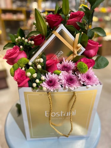 شوكلت مع ورد (نص كيلو)