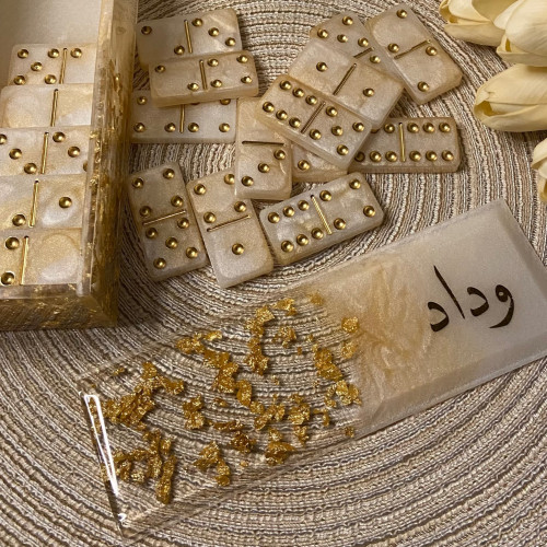 لعبة الدومينو مع العلبة