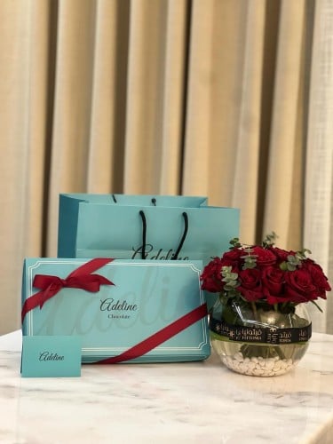 شوكليت آدلين مع مزهرية زجاج جورى