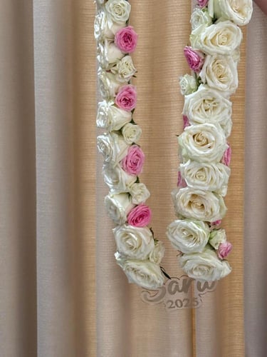 عقد التخرج ورد طبيعي