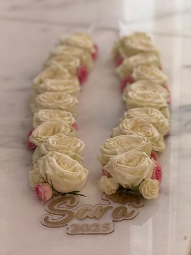 عقد التخرج ورد طبيعي