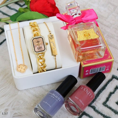 ساعة نسائي بالاسم مع سلسال شكل فان كليف