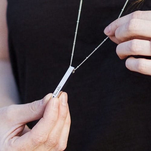 قلادة مستطيله نحت ليزر.