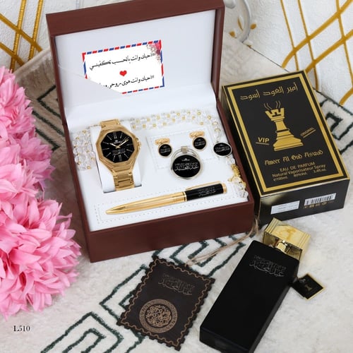 ساعة رجالية بالاسم تصميم خاص ضمان سنه