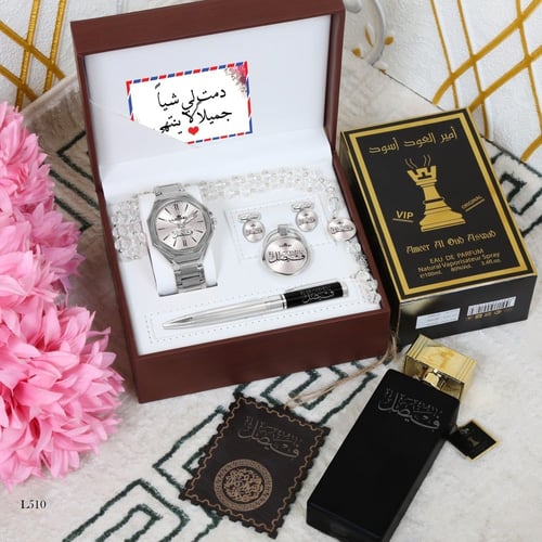 ساعة رجالية بالاسم تصميم خاص ضمان سنه