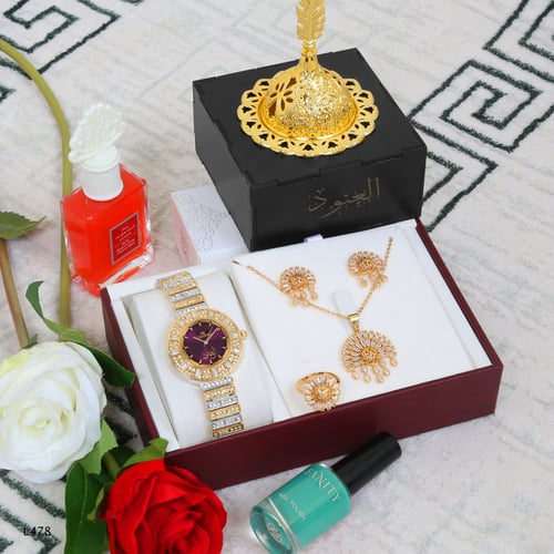 ساعه نسائيه سهرات تصميم بالاسم