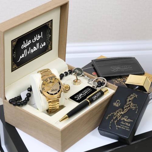 طقم ساعة تصميم بالاسم نحت ليزر