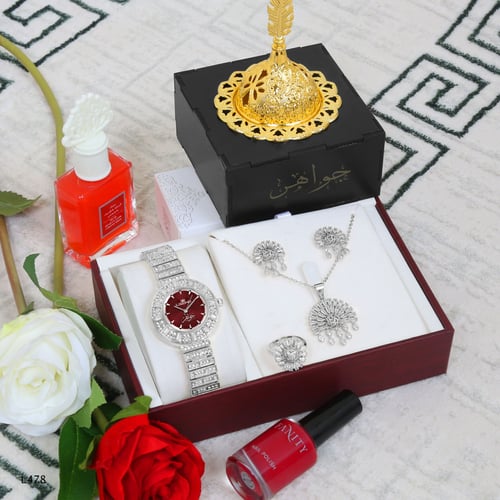 ساعه نسائيه سهرات تصميم بالاسم