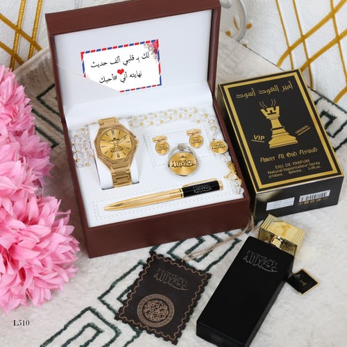ساعة رجالية بالاسم تصميم خاص ضمان سنه