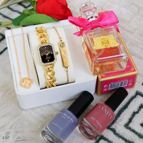 ساعة نسائي بالاسم مع سلسال شكل فان كليف